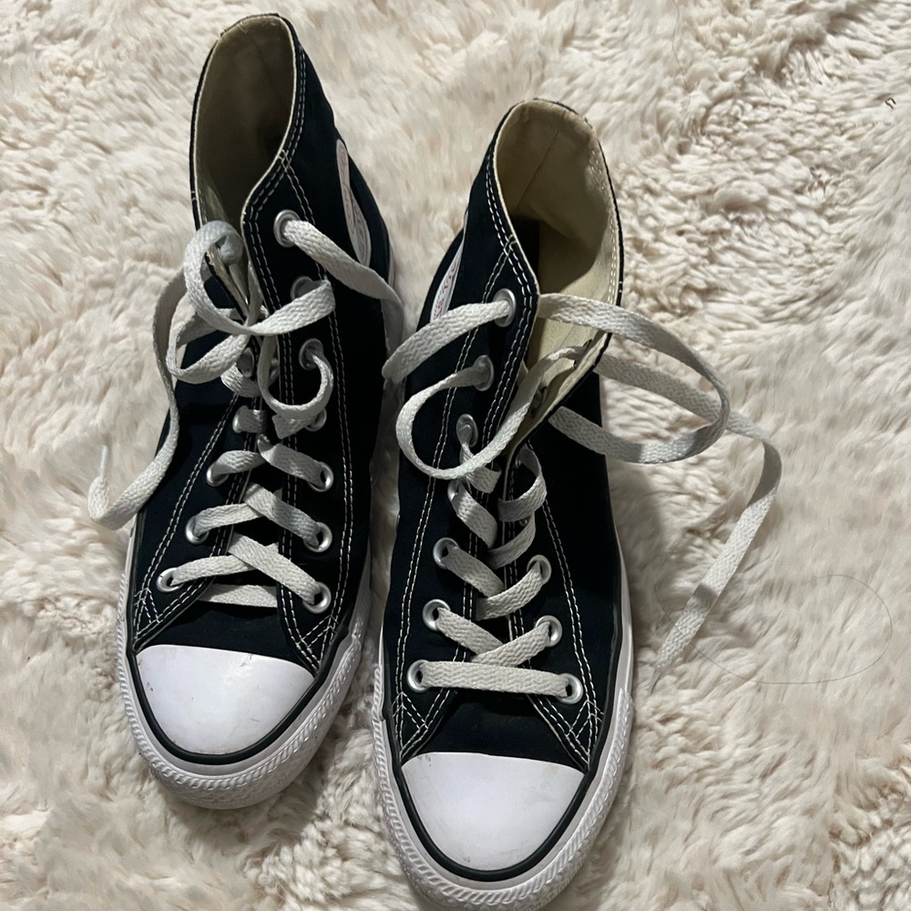 Women Converse Hightops. Used, great condition.